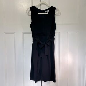 Shelby & Palmer
* Fully lined sleeveless, v-neck dress
* Size 8